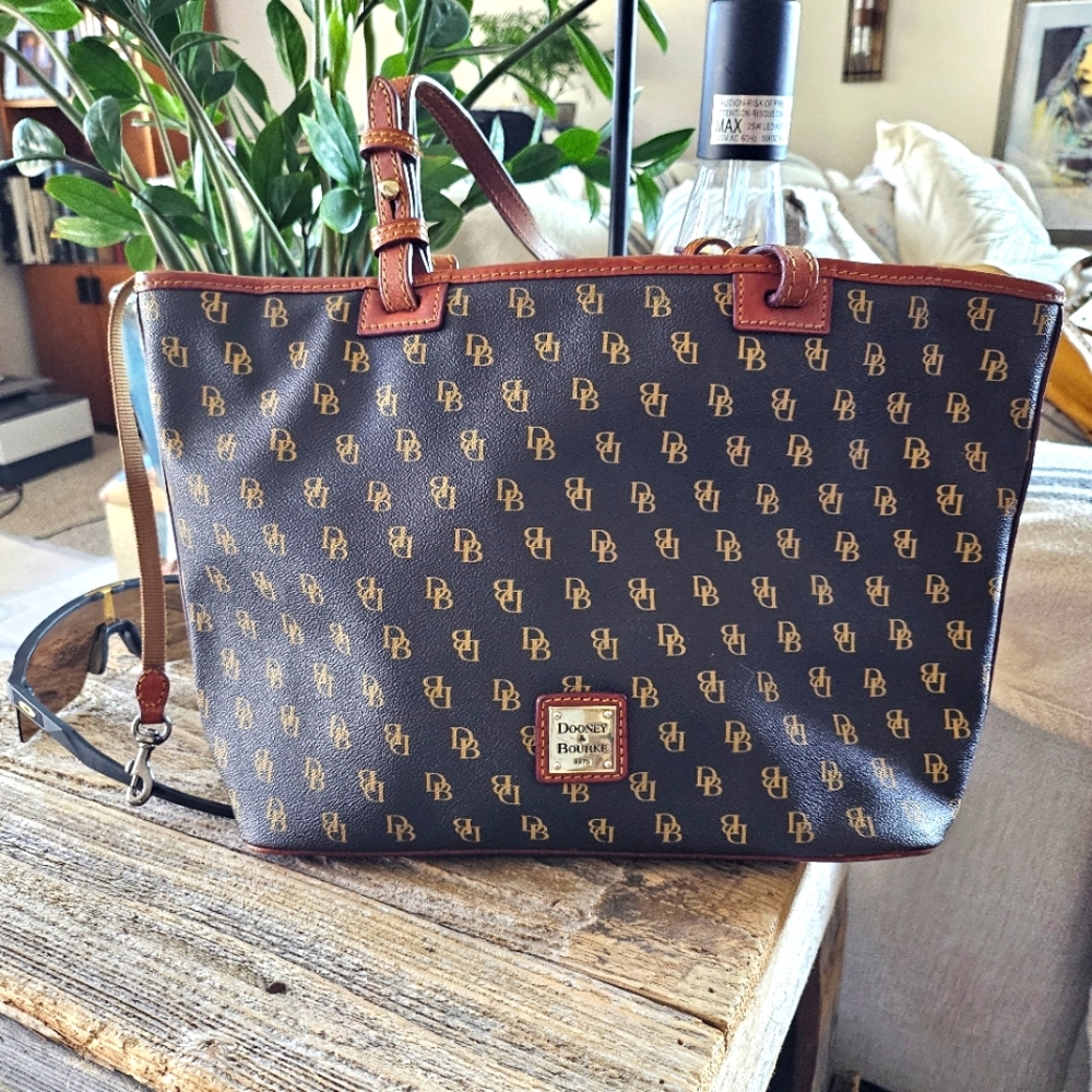 Signature Small shopper.  Barely used.  Make me an offer!!